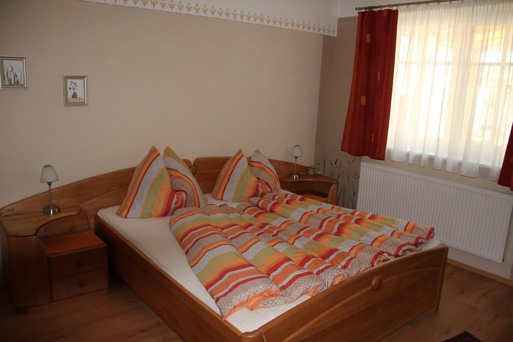 Haus Resi Apartment Staatz Phòng bức ảnh