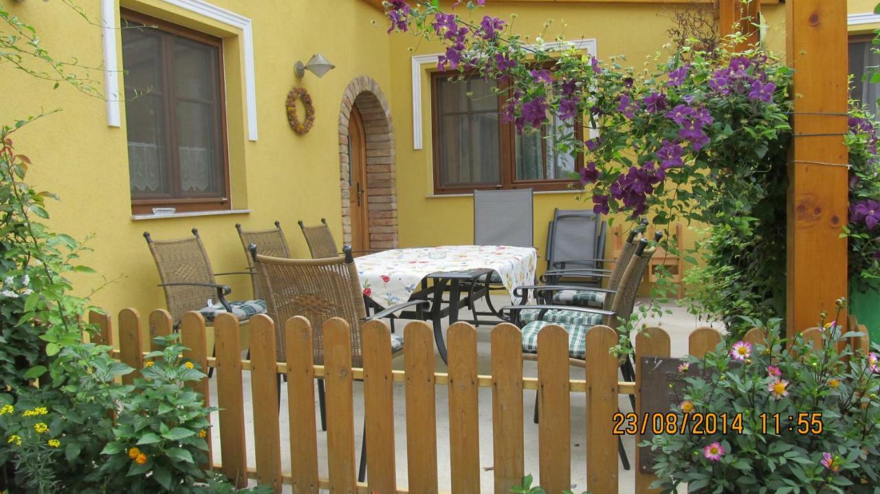 Haus Resi Apartment Staatz Ngoại thất bức ảnh
